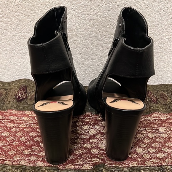 Penny Loves Kenny Size 8 Black Open Heal, Zip up Studded Ankle Boots Like New - Picture 4 of 9